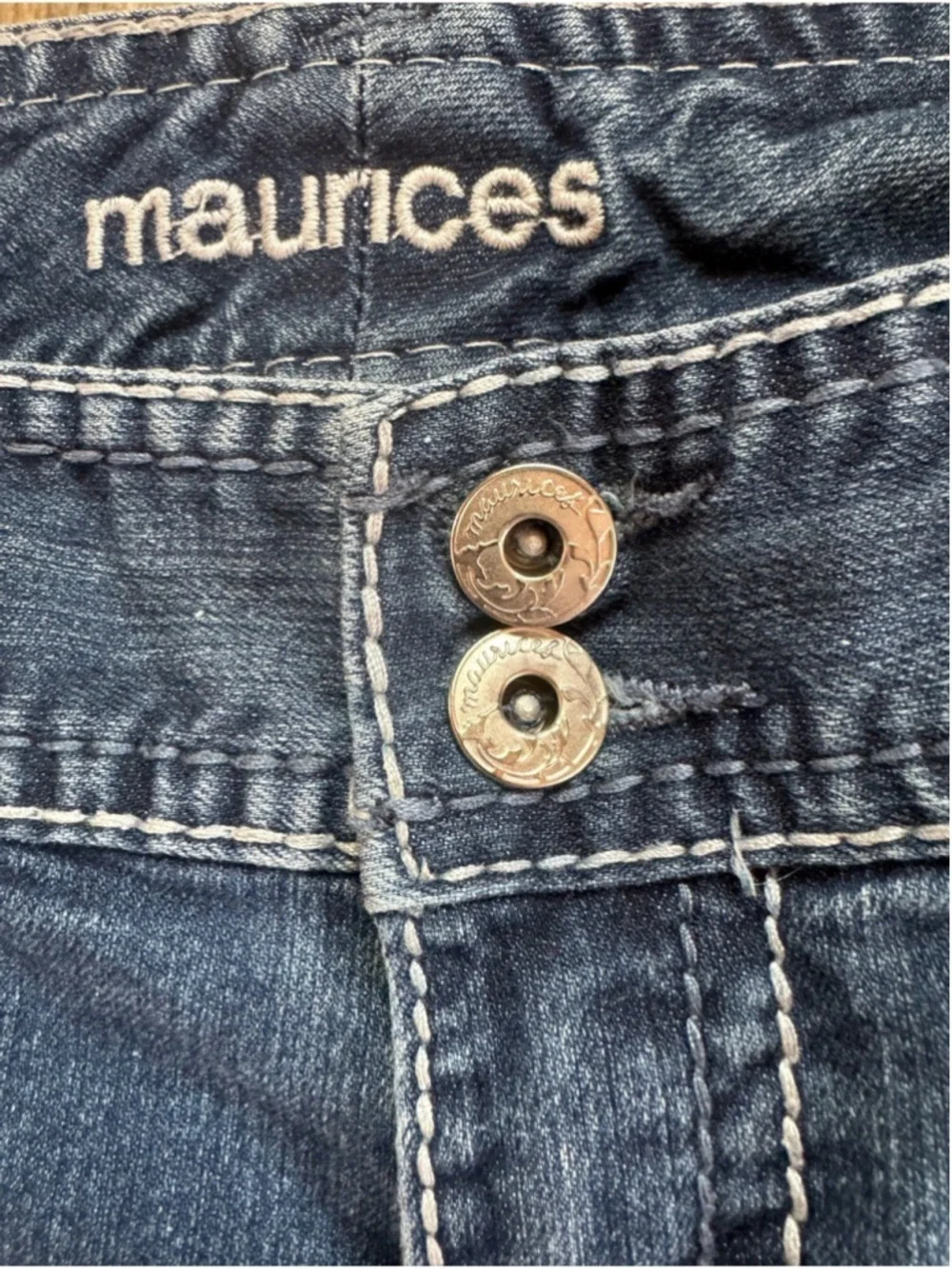 Maurices Distressed Blue Back Flap Pocket Stretch Jeans size 7/8 short